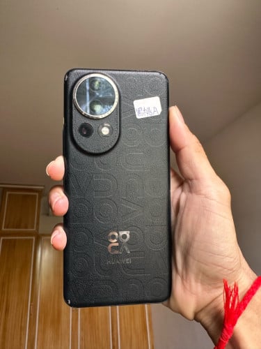 Huawei nova 12pro ស្ទើតួនិងអេក្រង់តិច ធានាសានុំ 60$ ទាក់ទង 011614181 telegram 081217173