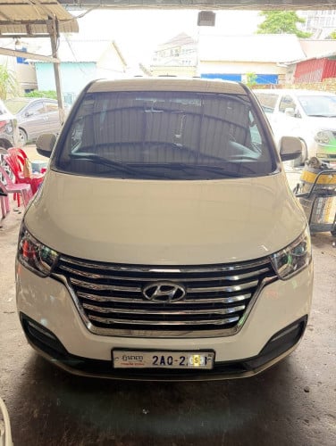Hyundai H1 2018 full option លក់ឡានស្អាតម៉ាសុីនអេម