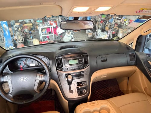 Hyundai H1 2018 full option លក់ឡានស្អាតម៉ាសុីនអេម
