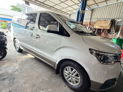 Hyundai H1 2018 full option លក់ឡានស្អាតម៉ាសុីនអេម