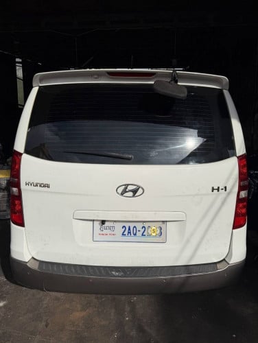 Hyundai H1 2018 full option លក់ឡានស្អាតម៉ាសុីនអេម