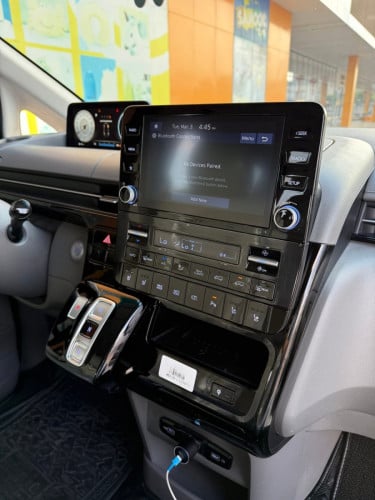 Hyundai Staria VIP 2023​ តំលៃចរចាបានទៀត