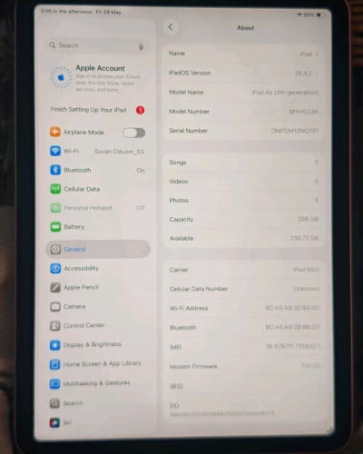 Ipad Air 4 sim+wifi 256G ស្អាត99% ធានាហ្សីនសុំនុំ