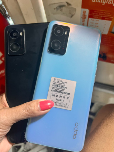iPhone 11 .128g  215$ស្នុំសុីន