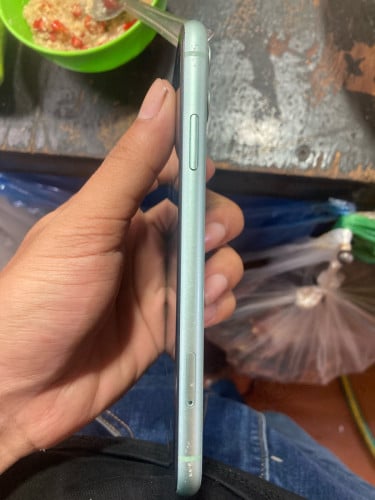 iphone 11 LL A  64G  អេក្រង់​ហ្សុីន​ អត់ស្គេន​ កាមេរ៉ា​មុខក្រោយច្បាស់​