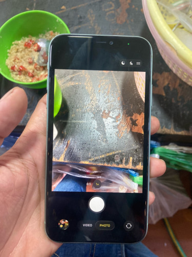 iphone 11 LL A  64G  អេក្រង់​ហ្សុីន​ អត់ស្គេន​ កាមេរ៉ា​មុខក្រោយច្បាស់​