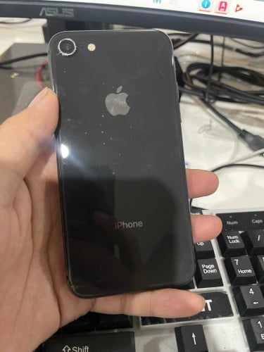 iPhone 8 64g សុំនុំសុីនបែកខ្នងបន្តិច