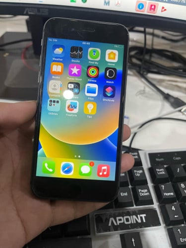 iPhone 8 64g សុំនុំសុីនបែកខ្នងបន្តិច