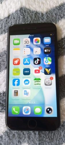 iphone SE 2, 128GB, Black, $50