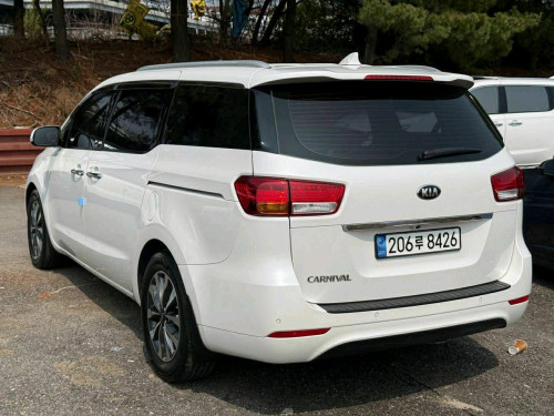 Kia carnivall ឆ្នាំ2015 full option កប់ស៊េរី 5បេតុង កាំម៉រ៉ា360 បើកដំបូល ទ្វារអូតូ3