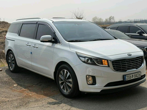 Kia carnivall ឆ្នាំ2015 full option កប់ស៊េរី 5បេតុង កាំម៉រ៉ា360 បើកដំបូល ទ្វារអូតូ3