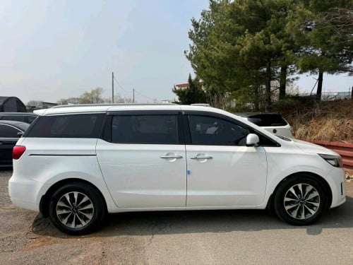 Kia carnivall ឆ្នាំ2015 full option កប់ស៊េរី 5បេតុង កាំម៉រ៉ា360 បើកដំបូល ទ្វារអូតូ3