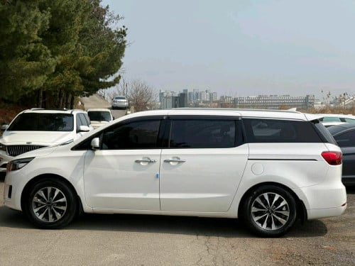 Kia carnivall ឆ្នាំ2015 full option កប់ស៊េរី 5បេតុង កាំម៉រ៉ា360 បើកដំបូល ទ្វារអូតូ3