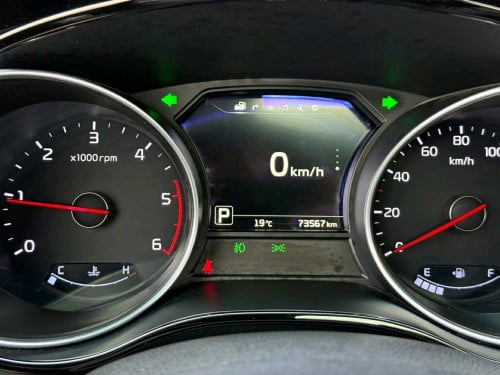 Kia carnivall ឆ្នាំ2015 full option កប់ស៊េរី 5បេតុង កាំម៉រ៉ា360 បើកដំបូល ទ្វារអូតូ3