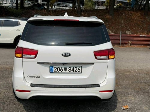 Kia carnivall ឆ្នាំ2015 full option កប់ស៊េរី 5បេតុង កាំម៉រ៉ា360 បើកដំបូល ទ្វារអូតូ3