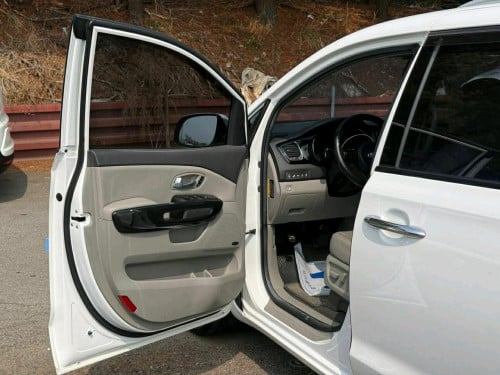 Kia carnivall ឆ្នាំ2015 full option កប់ស៊េរី 5បេតុង កាំម៉រ៉ា360 បើកដំបូល ទ្វារអូតូ3