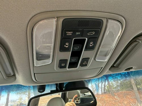 Kia carnivall ឆ្នាំ2015 full option កប់ស៊េរី 5បេតុង កាំម៉រ៉ា360 បើកដំបូល ទ្វារអូតូ3