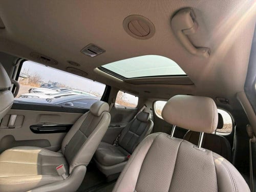 Kia carnivall ឆ្នាំ2015 full option កប់ស៊េរី 5បេតុង កាំម៉រ៉ា360 បើកដំបូល ទ្វារអូតូ3