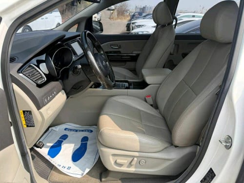 Kia carnivall ឆ្នាំ2015 full option កប់ស៊េរី 5បេតុង កាំម៉រ៉ា360 បើកដំបូល ទ្វារអូតូ3