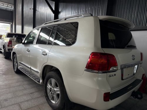 Land Cruiser 2013 full option
