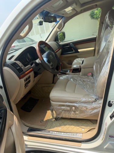 Land Cruiser 2013 full option