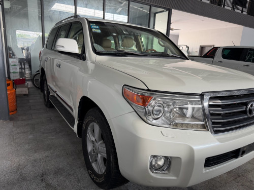 Land Cruiser 2013 full option