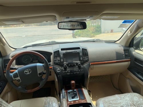 Land Cruiser 2013 full option