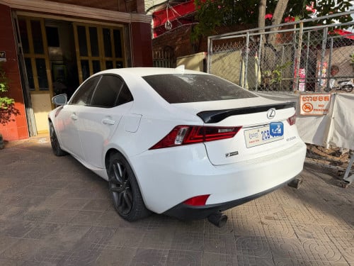 Lexus is200T 2016 F-Sport