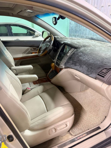 LEXUS RX330 2004 H-FULL ប៉ុងមួយ ពណ៌មាស ប្រភេទឡានមូលសានុំស្រីន ថ្មីខ្លាំង