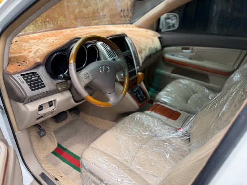 LEXUS RX330 (2004) H-Full ពណ៍ស ម្ចាស់ដេីមទី1 កៅអីចុចសងខាង (ប៉ុង1) ទឹកថ្នាំសុីន90%