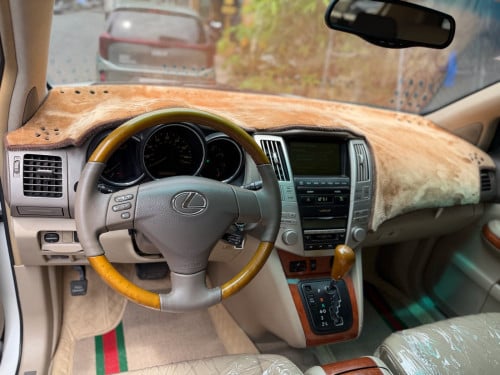 LEXUS RX330 (2004) H-Full ពណ៍ស ម្ចាស់ដេីមទី1 កៅអីចុចសងខាង (ប៉ុង1) ទឹកថ្នាំសុីន90%