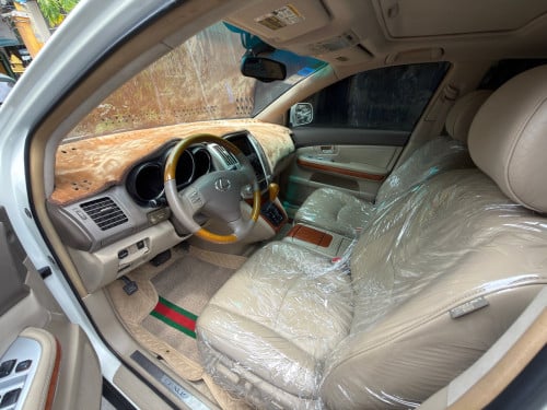 LEXUS RX330 (2004) H-Full ពណ៍ស ម្ចាស់ដេីមទី1 កៅអីចុចសងខាង (ប៉ុង1) ទឹកថ្នាំសុីន90%