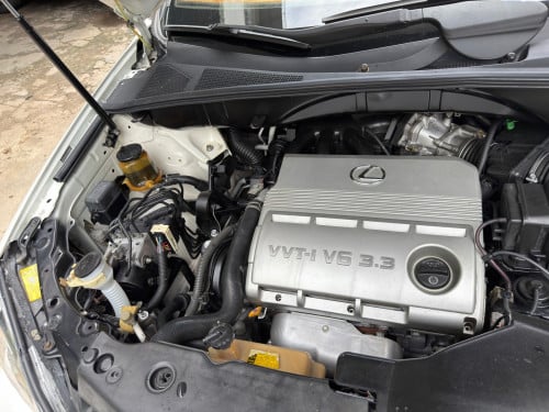 LEXUS RX330 (2004) H-Full ពណ៍ស ម្ចាស់ដេីមទី1 កៅអីចុចសងខាង (ប៉ុង1) ទឹកថ្នាំសុីន90%
