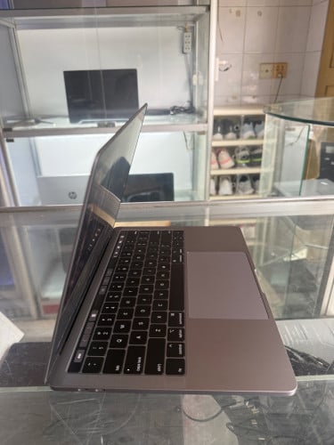 MacBook Pro 13inch 2019(i7 16Ŋ)(ស្អាត97%)