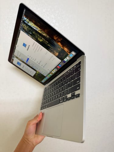 MacBook Pro 2020 i5 ram8 ssd256 condition 99%