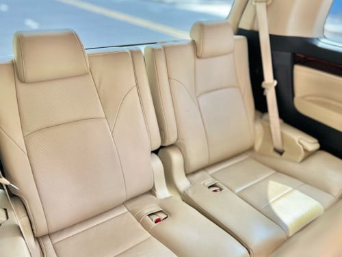 Model: Toyota Alphard MPV Minivan