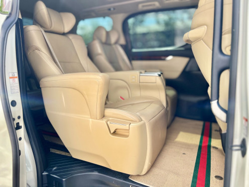 Model: Toyota Alphard MPV Minivan