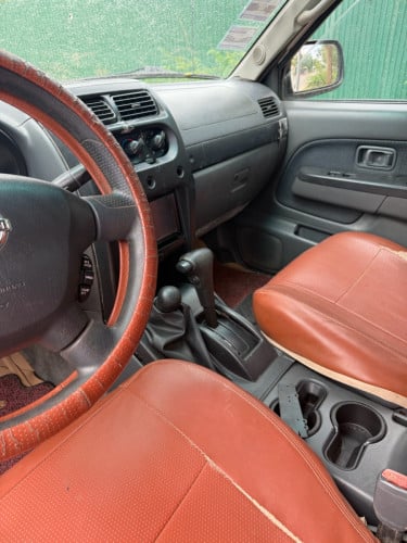Nisan ឆ្នាំ2003 កាប់តាស់-ទ្រុងវែង