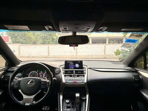 NX200T F-Sport 2017 6B P2
