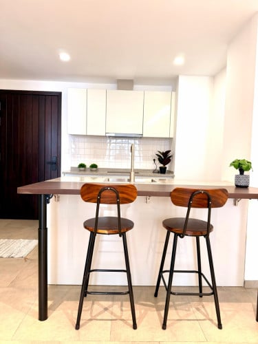 One-bedroom newly renovated cozy condo at Urban Village (Phase 1)