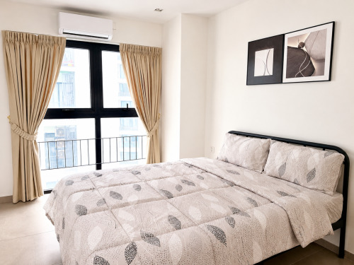 One-bedroom newly renovated cozy condo at Urban Village (Phase 1)