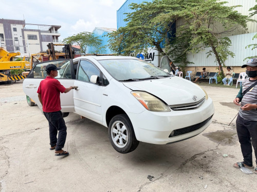 Prius 2008 Full option (ក្នុងលឿង)