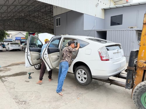 Prius 2008 Full option (ក្នុងលឿង)