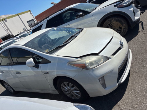 Prius 2013 White Plug-in Hybrid Option3 ឡានមូល តំលៃសាង 18500