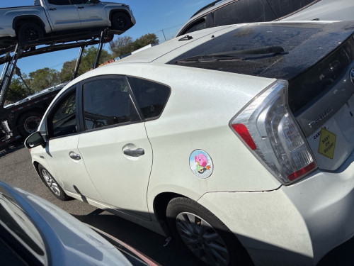 Prius 2013 White Plug-in Hybrid Option3 ឡានមូល តំលៃសាង 18500