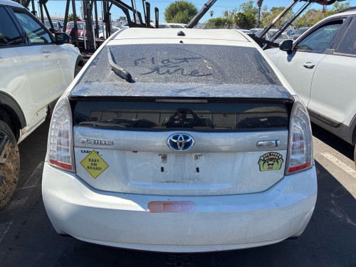 Prius 2013 White Plug-in Hybrid Option3 ឡានមូល តំលៃសាង 18500