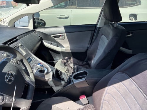 Prius 2013 White Plug-in Hybrid Option3 ឡានមូល តំលៃសាង 18500