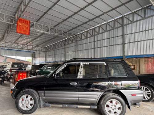 RAV 4ឆ្នាំ  1998 ឡានស្អាត គ្រឿងក្នុងថ្មី មិនបុកមិនប៉ះ មុខក្រោយស្អាត
