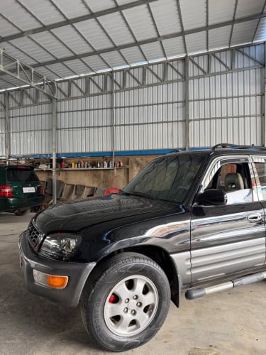 RAV 4ឆ្នាំ  1998 ឡានស្អាត គ្រឿងក្នុងថ្មី មិនបុកមិនប៉ះ មុខក្រោយស្អាត