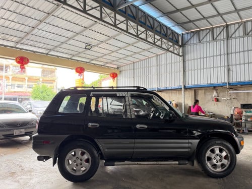 RAV 4ឆ្នាំ  1998 ឡានស្អាត គ្រឿងក្នុងថ្មី មិនបុកមិនប៉ះ មុខក្រោយស្អាត